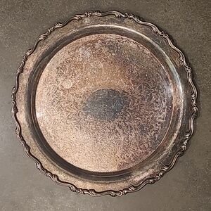 VINTAGE ONEIDA ORNATE ROUND SCALLOPED EDGE TRAY